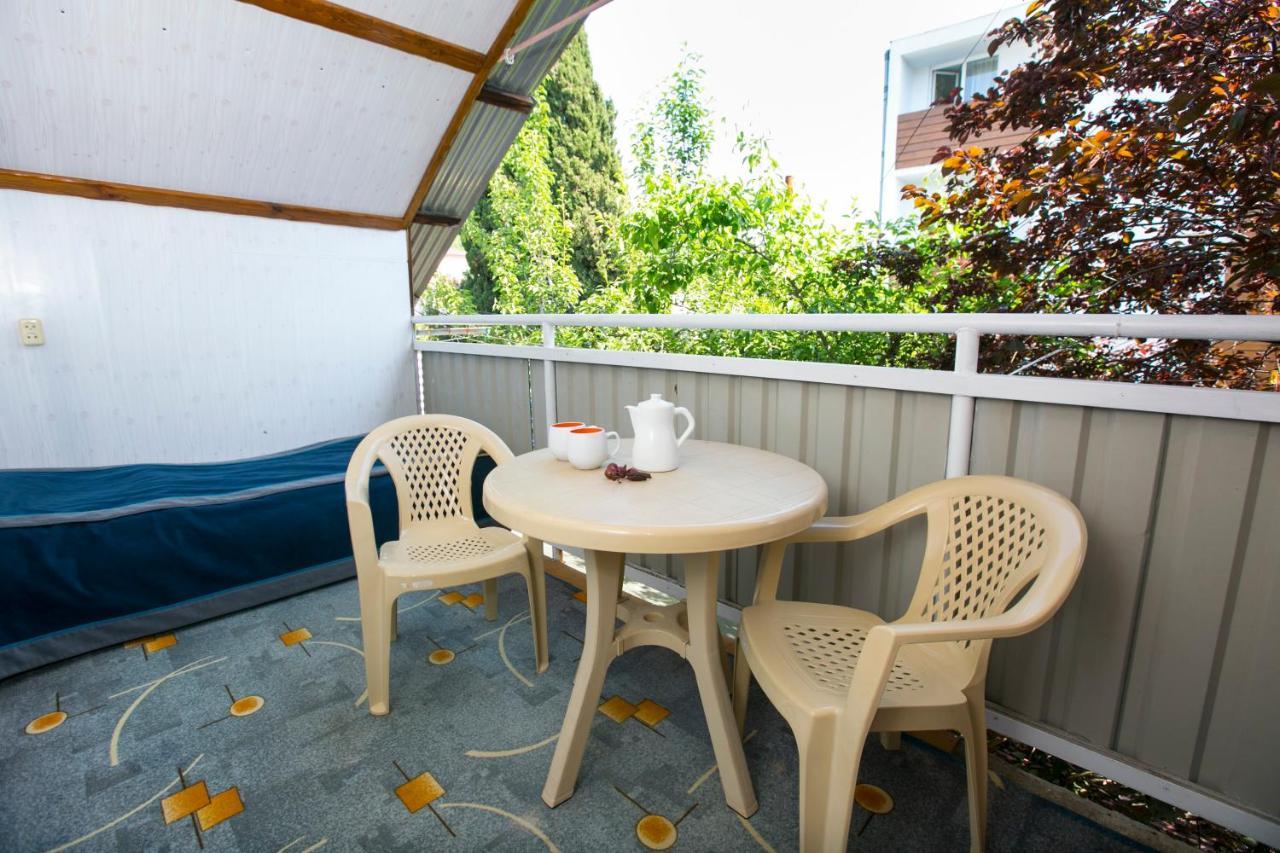 Guest House Lavr Gagra Exteriör bild